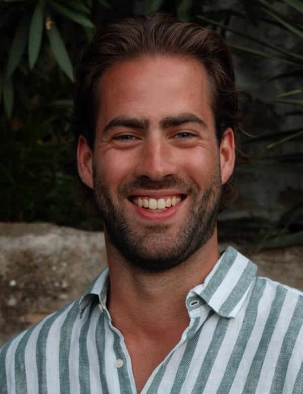 Mannelijk model met donkerblond haar stijn ve.