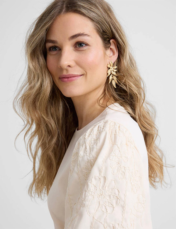 Vrouwelijk model met blond haar Valesca
