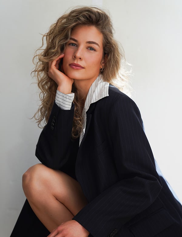 vrouwelijk model met blond haar Valesca.
