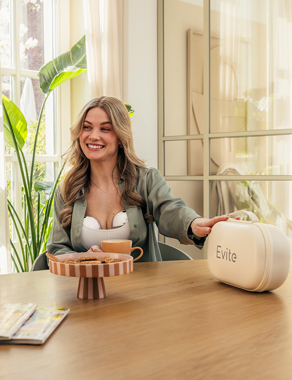 Vrouwelijk model met lang blond haar Valesca