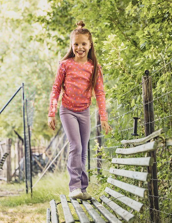 Kindermodel met rosig haar Djenova