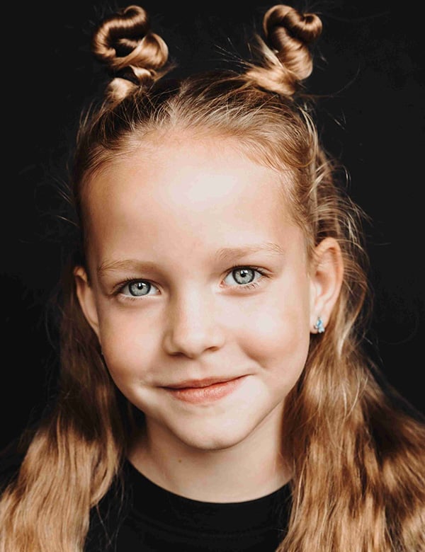 Kindermodel met licht bruin haar en lichte ogen lux