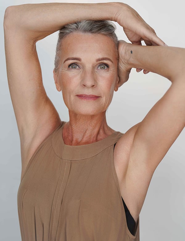 Vrouwelijk model blond haar Marjolijn Ri.