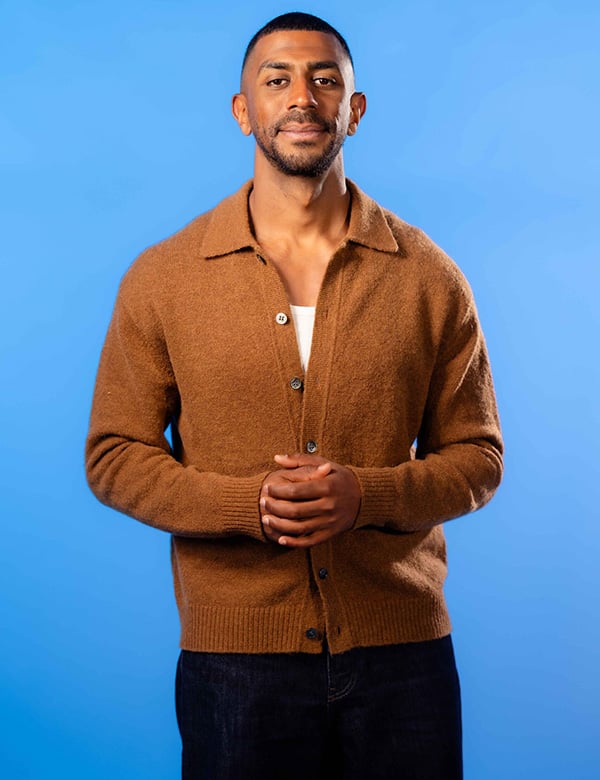 Mannelijk model met zwart haar Tuqeer