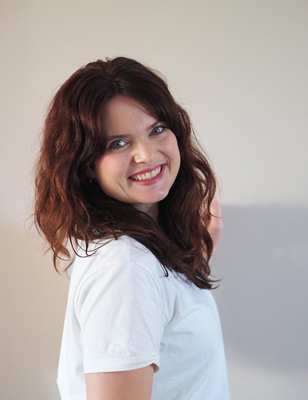 Vrouwelijk model met bruin/rood haar Alissa S.