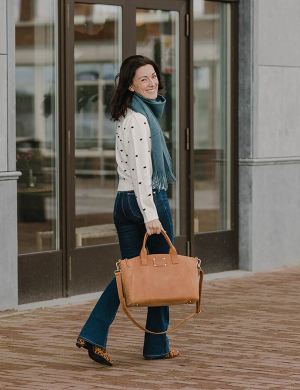 Vrouwelijk model met donker haar Arlette D.