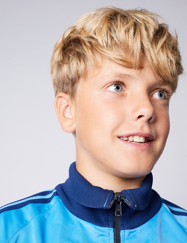 Kinder model met blond haar Bruce