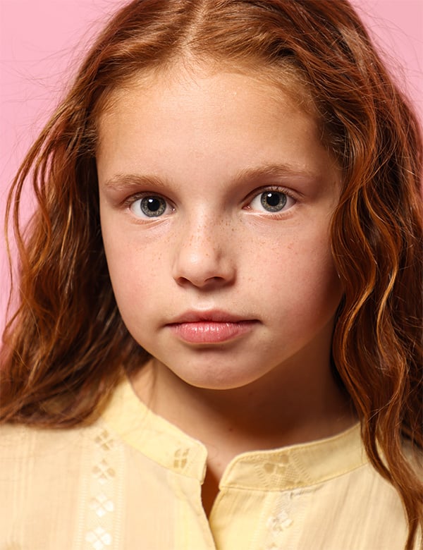 Kindermodel met rood haar Djenova