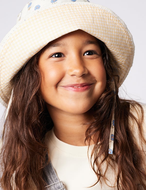 Kindermodel met bruin haar elize b.