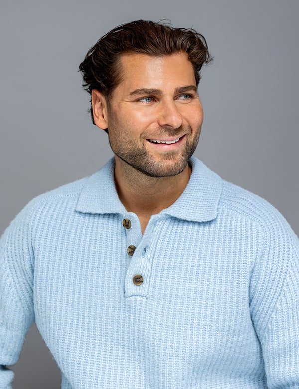 Mannelijk model met bruin haar Furkan.
