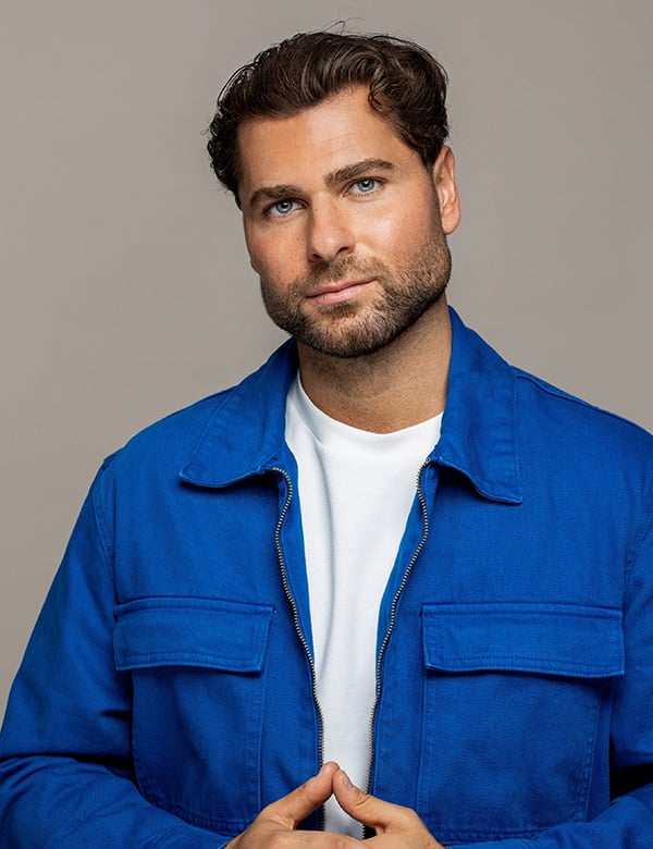 Mannelijk model met bruin haar Furkan.