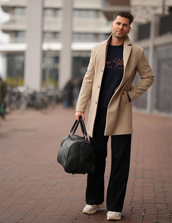 Mannelijk model met bruin haar Furkan