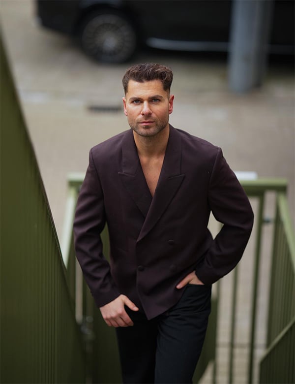Mannelijk model met bruin haar Furkan