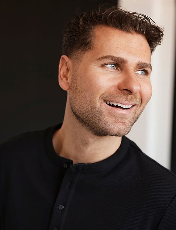 mannelijk model met blauwe ogen Furkan