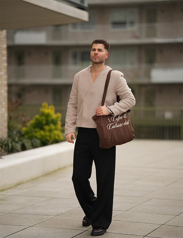 Mannelijk model met bruin haar Furkan