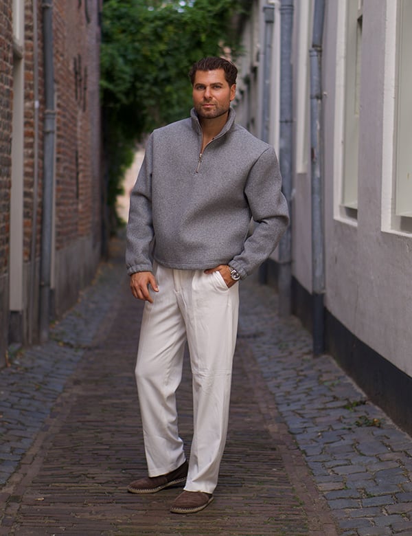 Mannelijk model met bruin haar Furkan.
