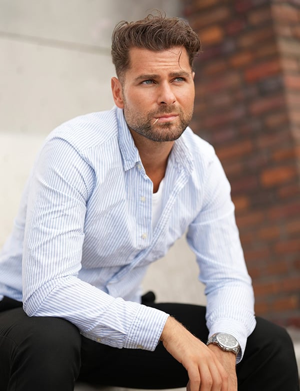 Mannelijk model met blauwe ogen Furkan.