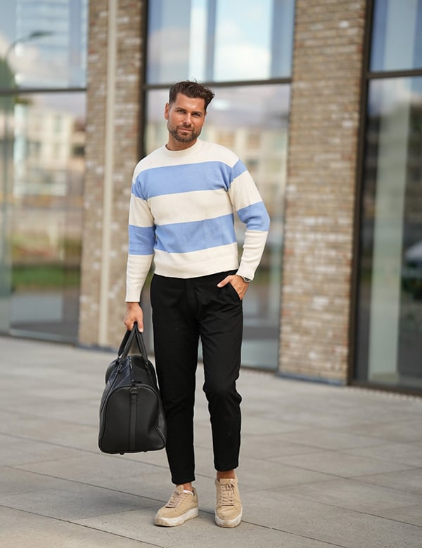 Mannelijk model met blauwe ogen Furkan.