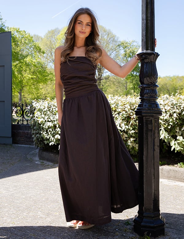 vrouwelijk model met donkerbruin haar Jenny F.