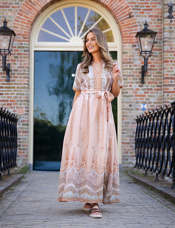 vrouwelijk model met donkerbruin haar Jenny F.