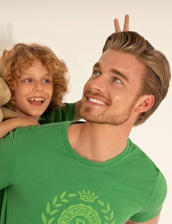 Mannelijk model met blond haar Jort R.