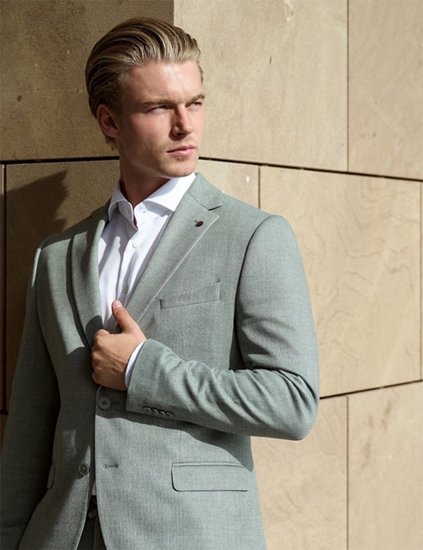 Mannelijk model met blond haar Jort R.