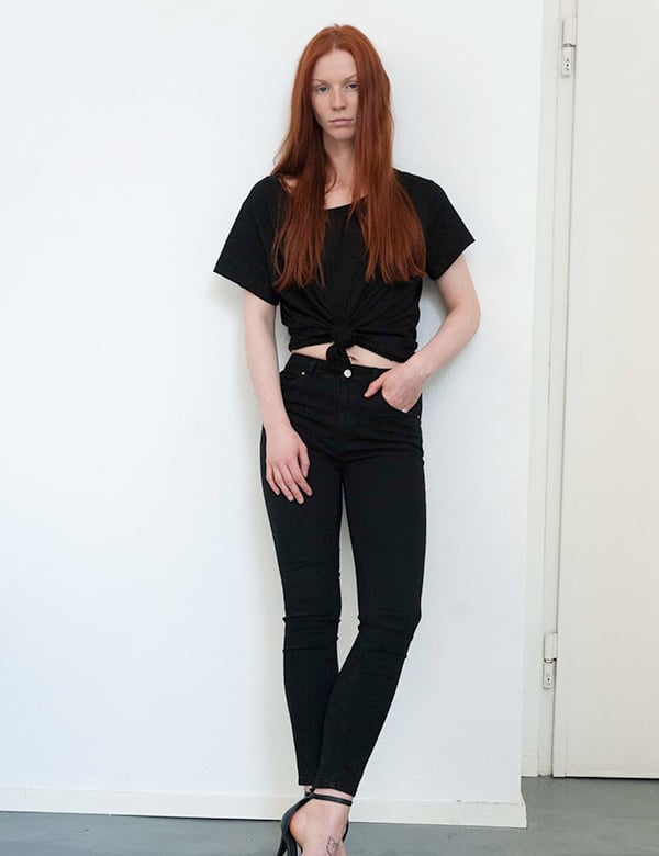 Vrouwelijk model met lang rossig haar Laura LO.