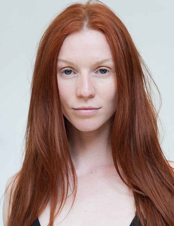Vrouwelijk model met lang rossig haar laura lo.