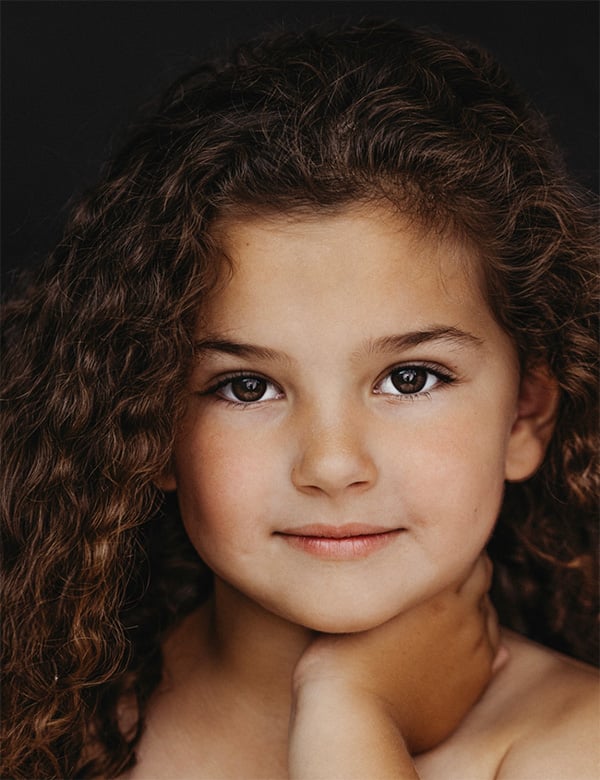 Kindermodel met krulletjes Lorena