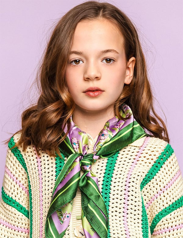 Kindermodel met bruin haar Maeley