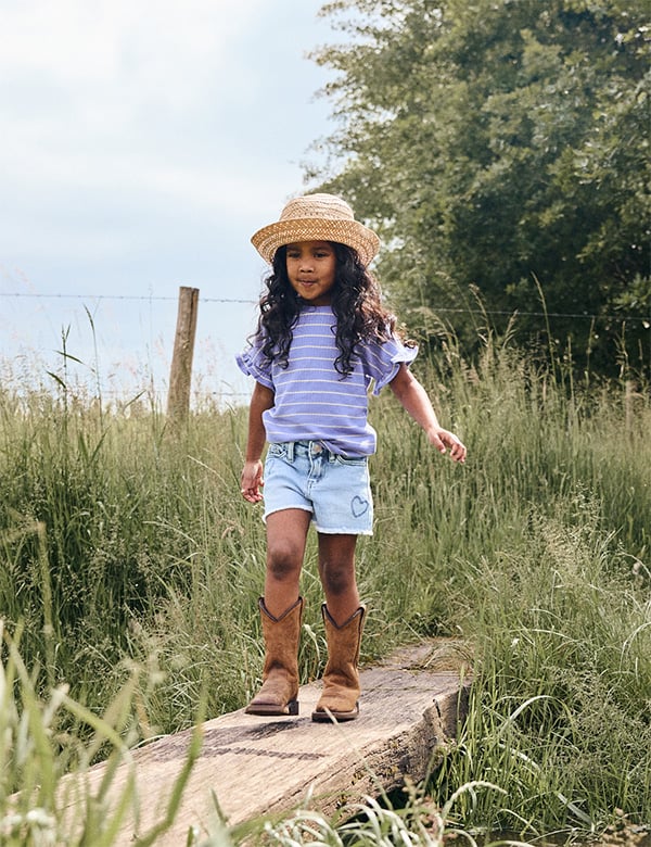Kindermodel met donkerbruin haar Nadya Noor