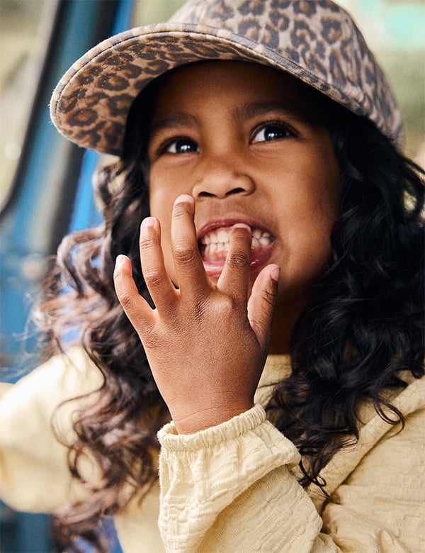 Kindermodel met donkerbruin haar Nadya Noor