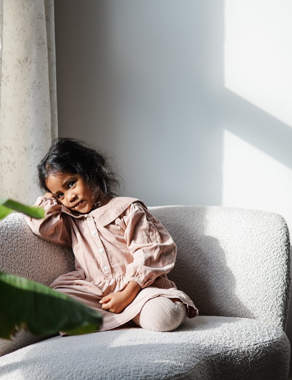 Kindermodel met donker haar Nadya Noor