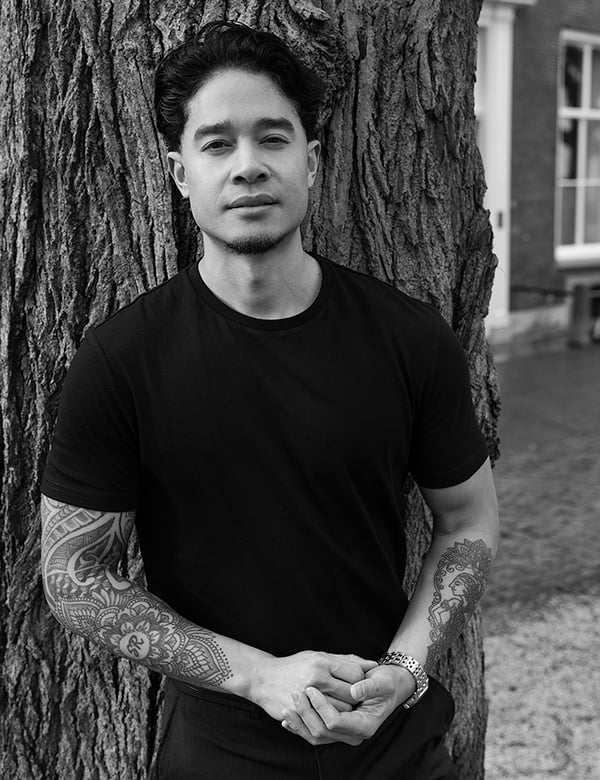 mannelijk model met donker haar Robert A.