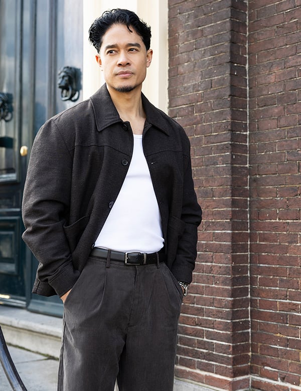 mannelijk model met donker haar Robert A.