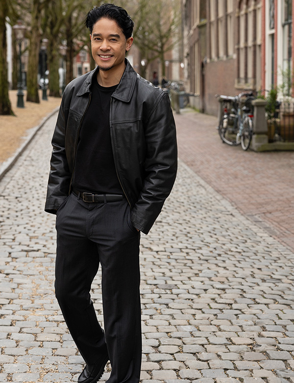 mannelijk model met donker haar Robert A.