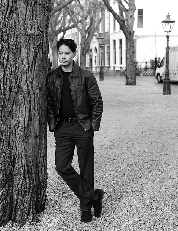 mannelijk model met donker haar Robert A.