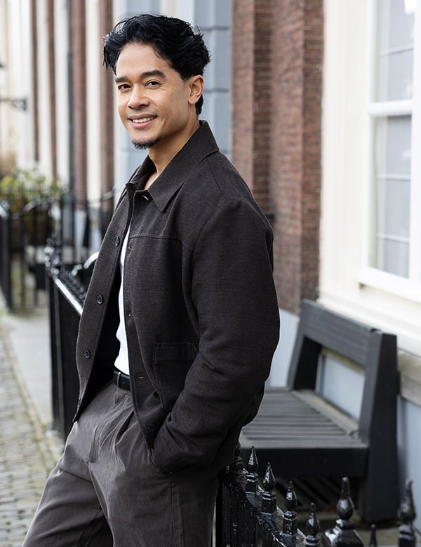 mannelijk model met donker haar Robert A.