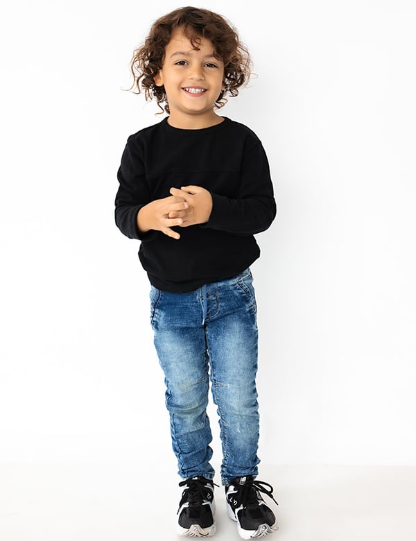 Kindermodel met bruine krullen Tiamo A.