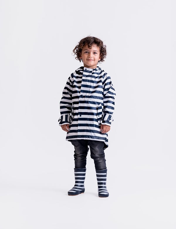 Kindermodel met bruine krullen Tiamo A.
