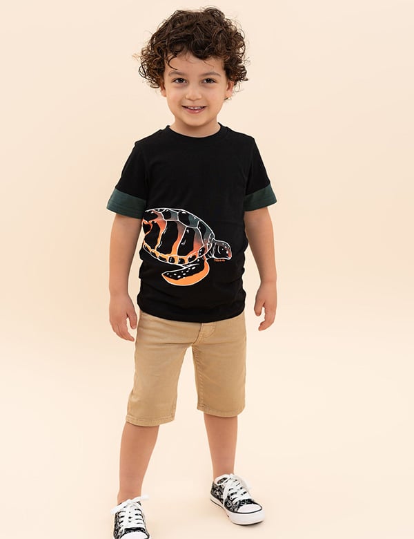 Kindermodel met bruine krullen Tiamo A.