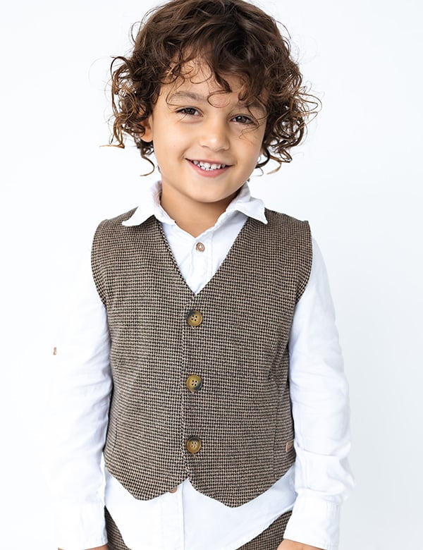 Kindermodel met bruine krullen Tiamo A.