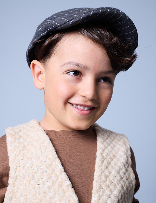 jongens kindermodel met donkerbruin haar Tiamo.