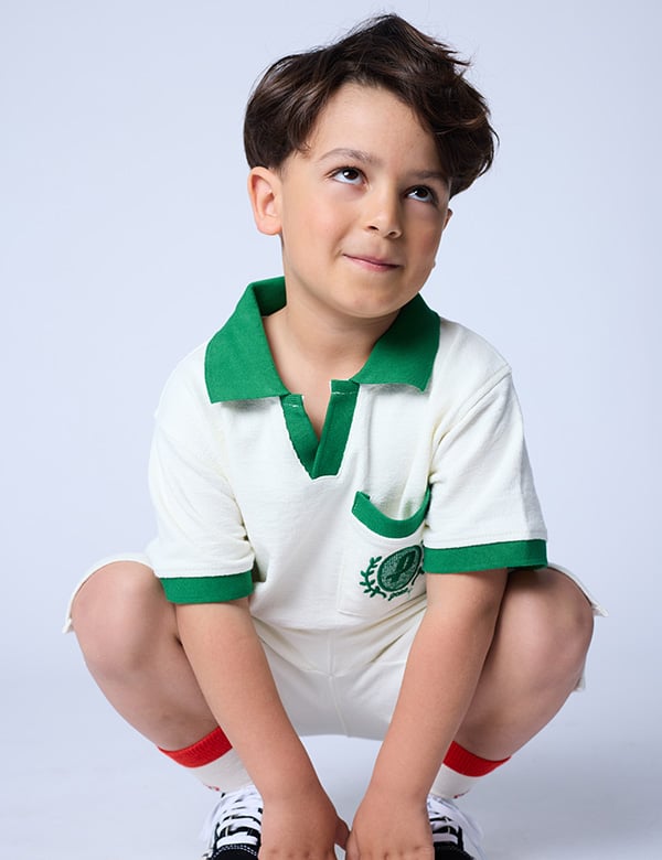 jongens kindermodel met donkerbruin haar Tiamo.