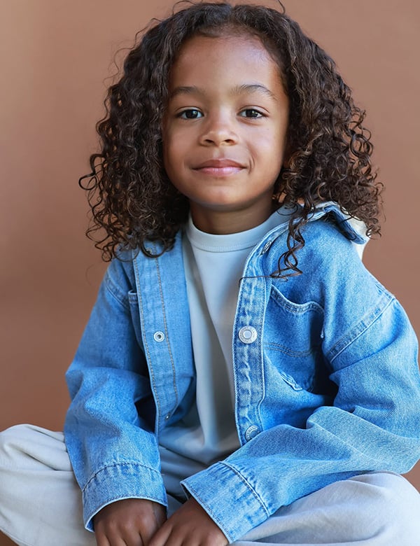 kindermodel met krullend haar Vince RIE.