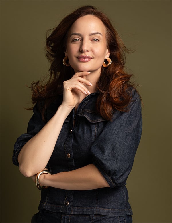 Vrouwelijk model met rossig haar Diana Ka.