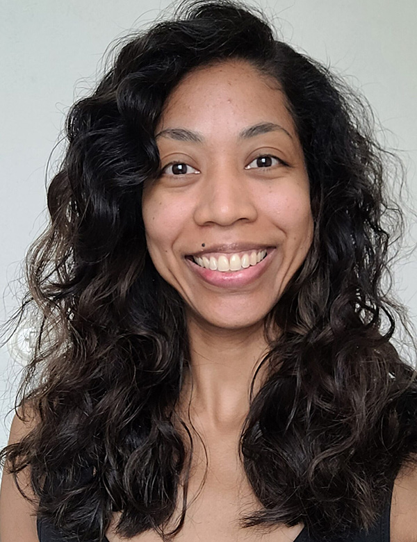 Vrouwelijk model met donker haar Dora