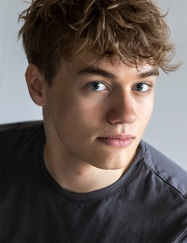 Mannelijk model met blond haar Gijs Z.