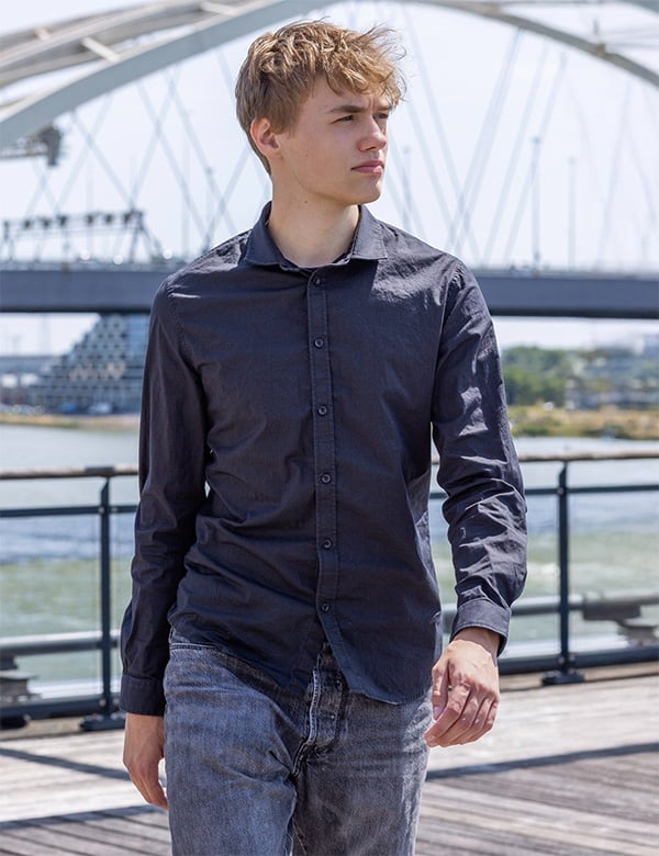 Mannelijk model met blond haar Gijs Z.