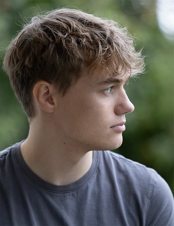 Mannelijk model met blond haar Gijs Z.